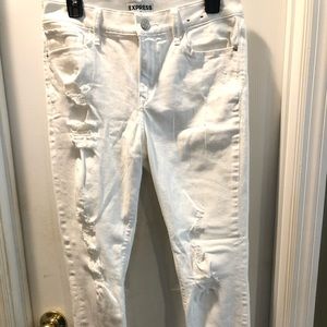White distressed skinny jeans